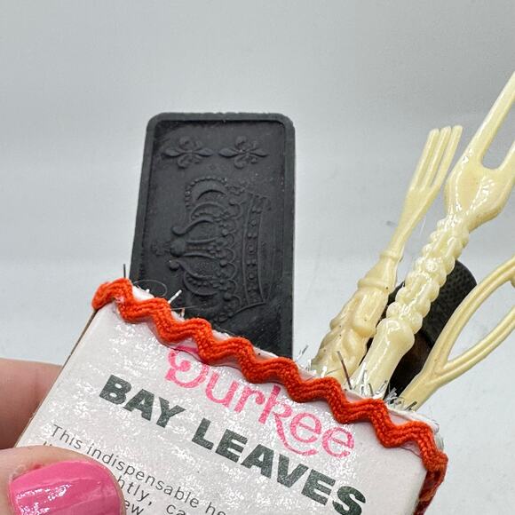 Thimble for a Good Girl- Assemblage Diorama Decor - MCM - Picture 6 of 8